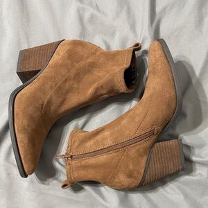 SOUL Naturalizer Tan faux Suede Ankle Booties. Size 6. Like new.